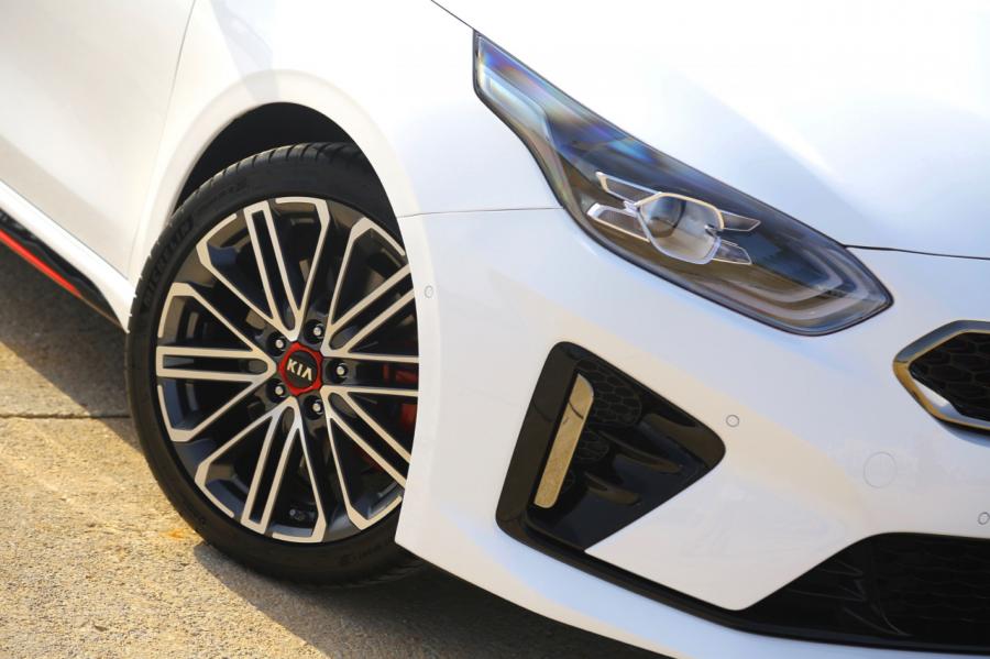 Детали экстерьера Kia Ceed GT 2018 года  (WW) (фото 18 из 51)